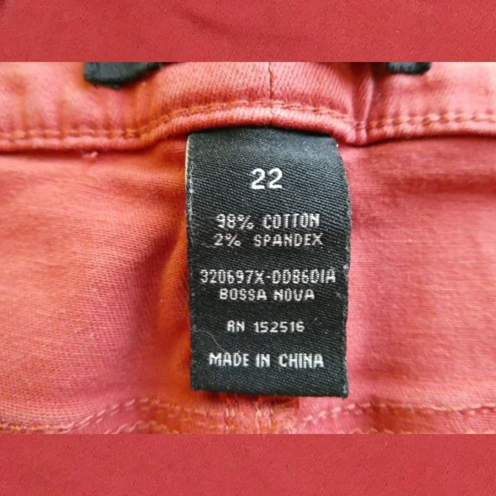 Morgan & Walker Red Shorts Size 22